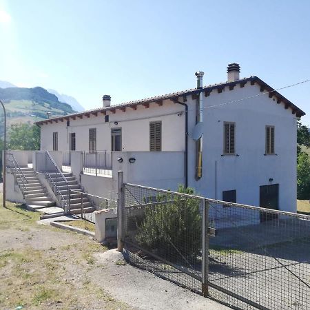 Willa Casa A Montebello Di Bertona Con Vista Gran Sasso Zewnętrze zdjęcie