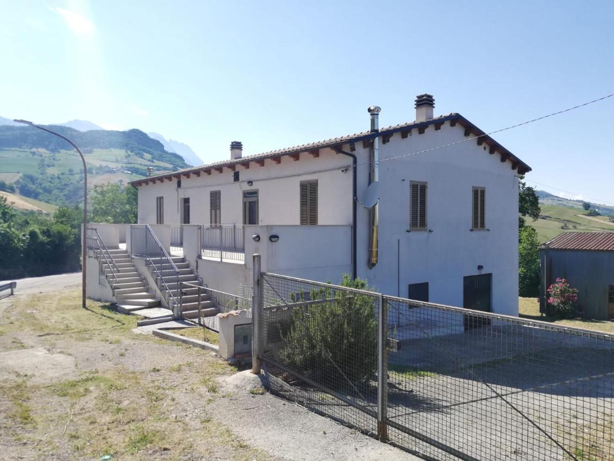 Willa Casa A Montebello Di Bertona Con Vista Gran Sasso Zewnętrze zdjęcie