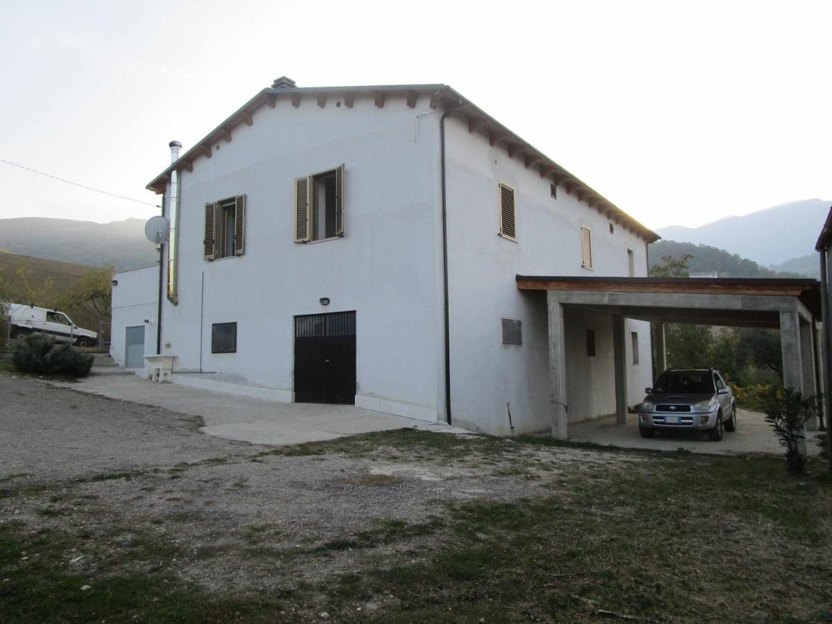 Willa Casa A Montebello Di Bertona Con Vista Gran Sasso Zewnętrze zdjęcie